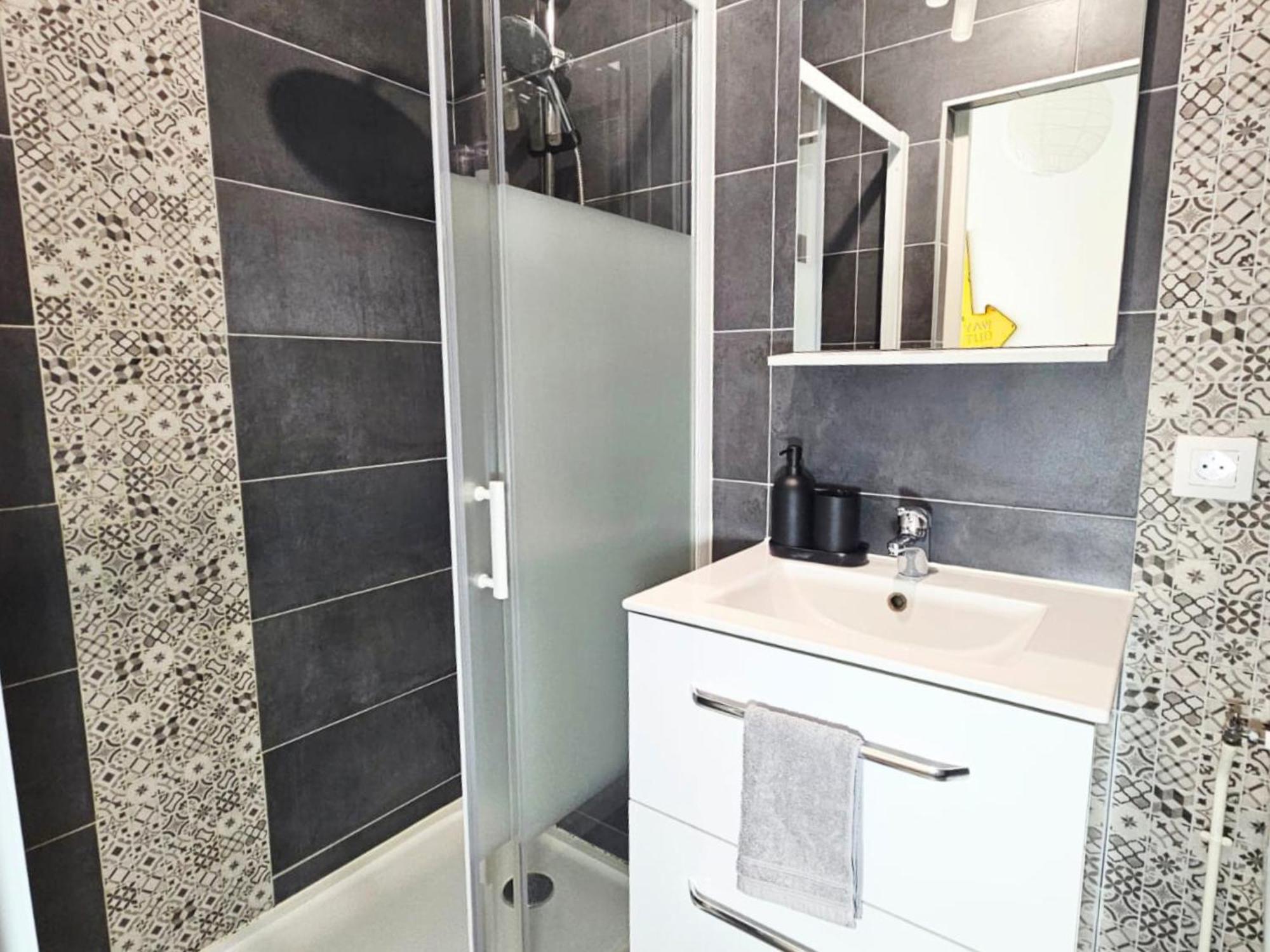 Passage Secret - Ideal Pro, Couples, Familles & Amis - Le Calme En Hypercentre - Wifi Haut Debit - Netflix - Machine A Laver - Gare, Cathedrale, Commerces, Restaurants & Transports En Commun A Moins De 10 Minutes A Pied Reims Zewnętrze zdjęcie